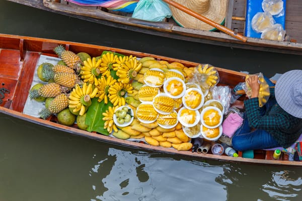 Un viaje inolvidable por el río Mekong entre templos y mercados flotantes