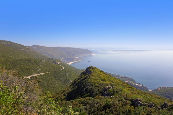 La Sierra de Arrábida, un viaje a pie por uno de los grandes paisajes naturales de Portugal