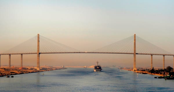 Recorremos el Canal de Suez en su 150 aniversario