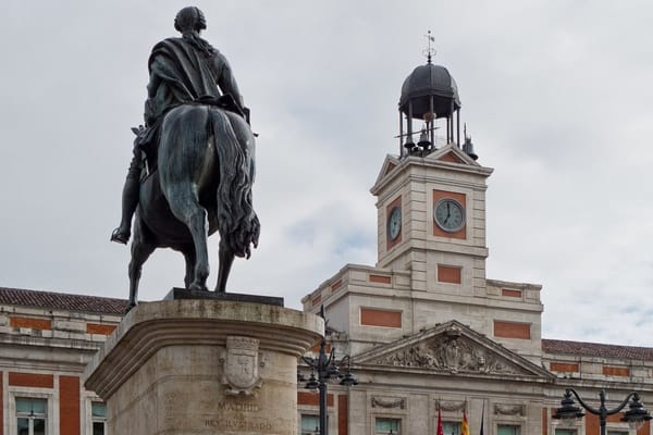 Historia y curiosidades de la Puerta del Sol