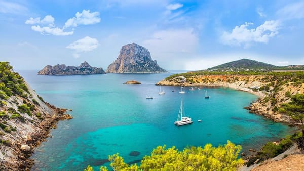 Disfruta del verano perfecto en un ferry de Valencia a Ibiza con Trasmed